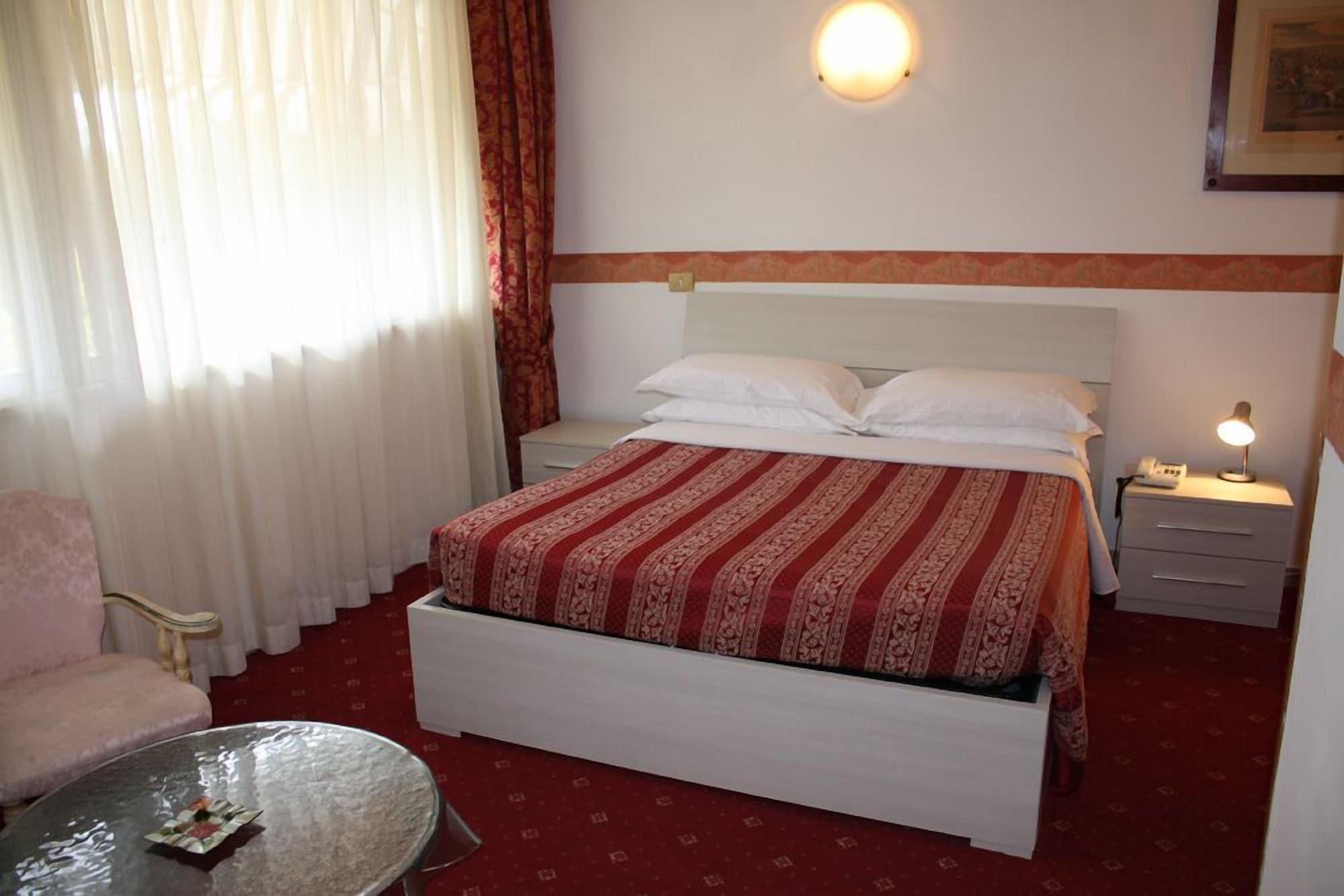 Hotel Giulietta E Romeo Касал Палоко Екстериор снимка